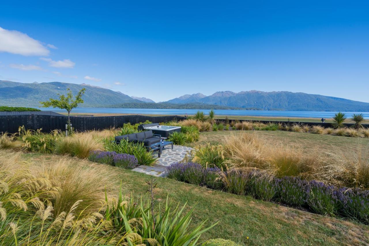 Lake House - Te Anau Holiday Home Екстер'єр фото