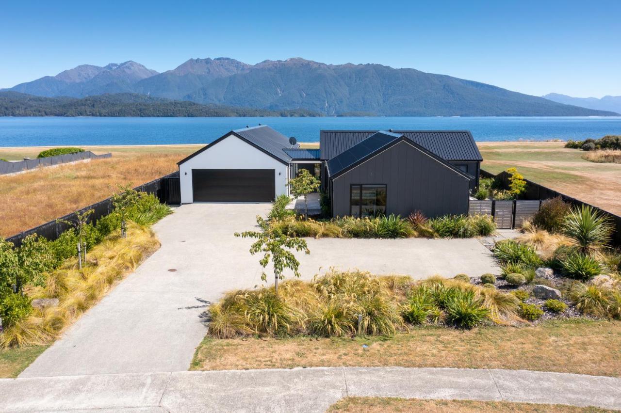 Lake House - Te Anau Holiday Home Екстер'єр фото