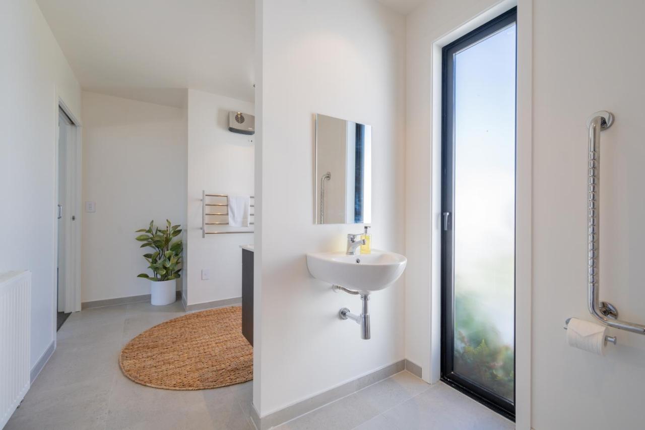 Lake House - Te Anau Holiday Home Екстер'єр фото